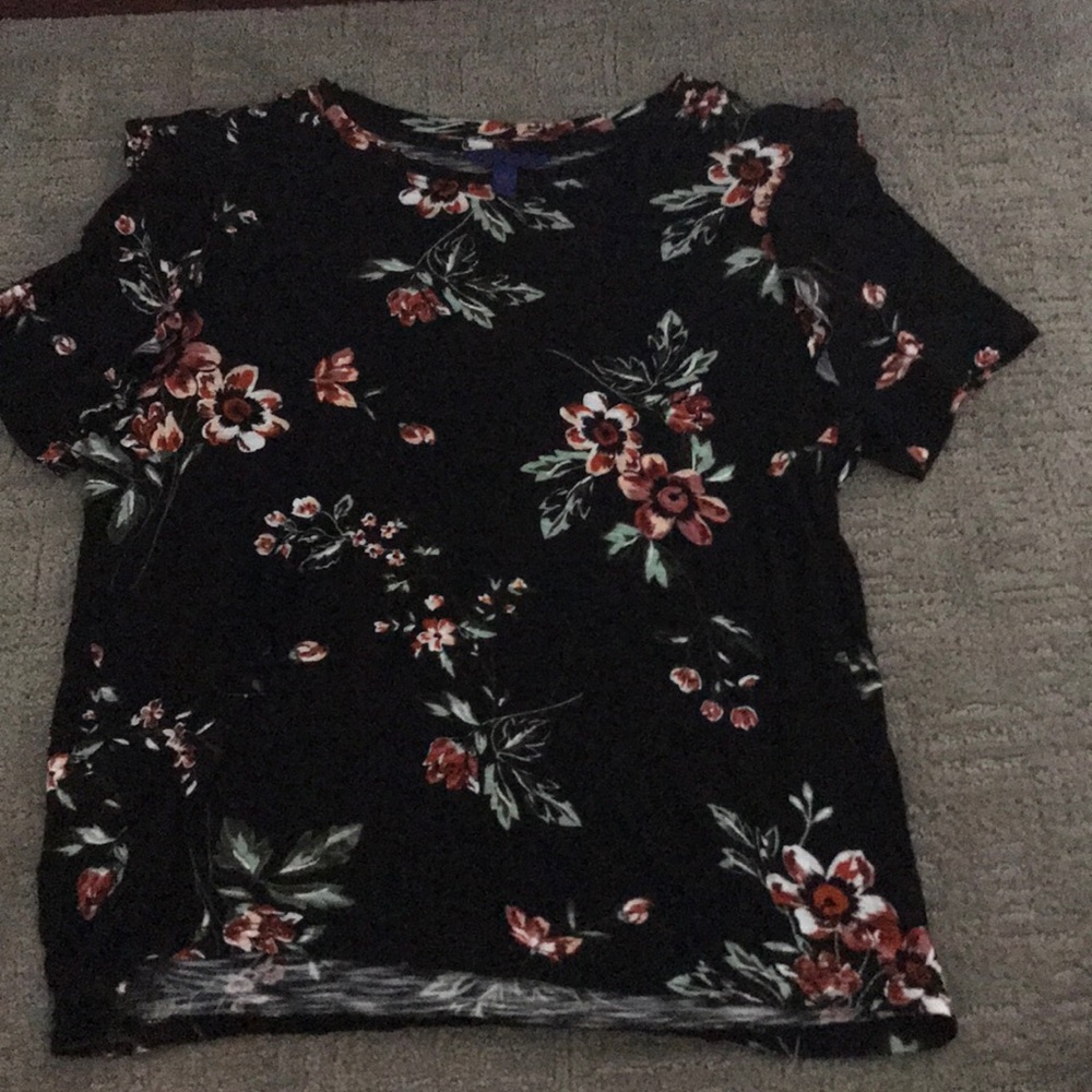 Black floral Aeropostale t-shirt with ruffles.